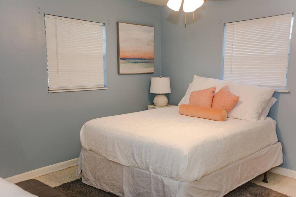 Charming Home, Minutes From The Beach Vero Beach Exteriör bild
