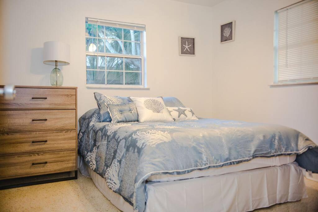 Charming Home, Minutes From The Beach Vero Beach Exteriör bild