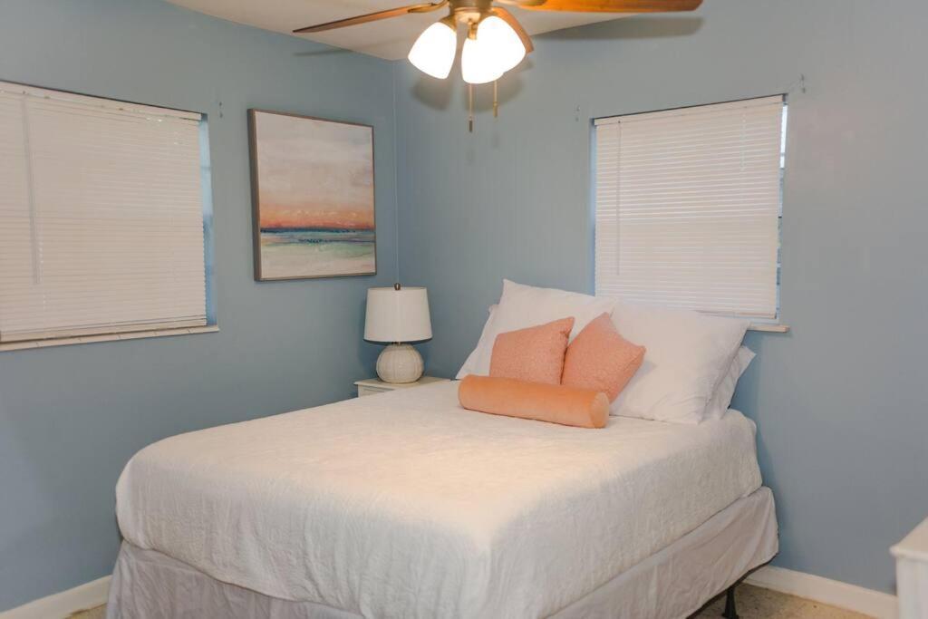 Charming Home, Minutes From The Beach Vero Beach Exteriör bild