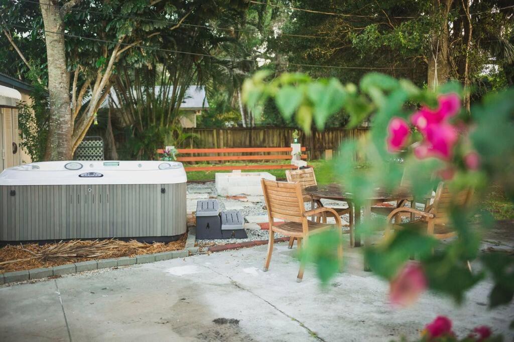 Charming Home, Minutes From The Beach Vero Beach Exteriör bild