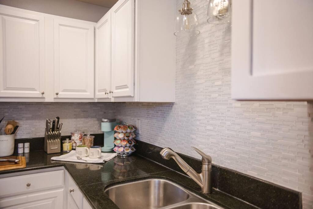 Charming Home, Minutes From The Beach Vero Beach Exteriör bild
