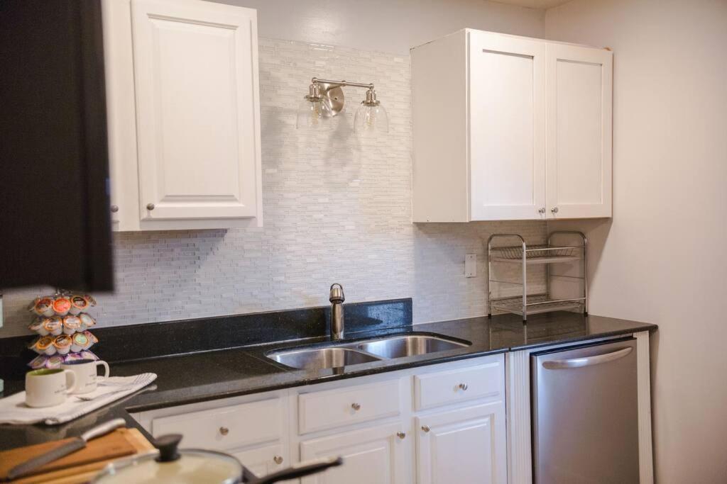 Charming Home, Minutes From The Beach Vero Beach Exteriör bild