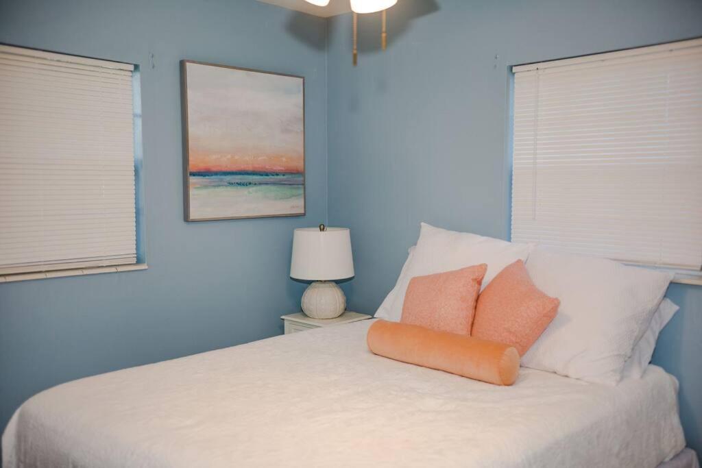 Charming Home, Minutes From The Beach Vero Beach Exteriör bild